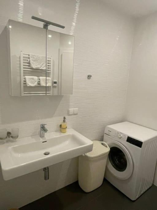 New Central Apartments Westbahnhof Βιέννη Εξωτερικό φωτογραφία