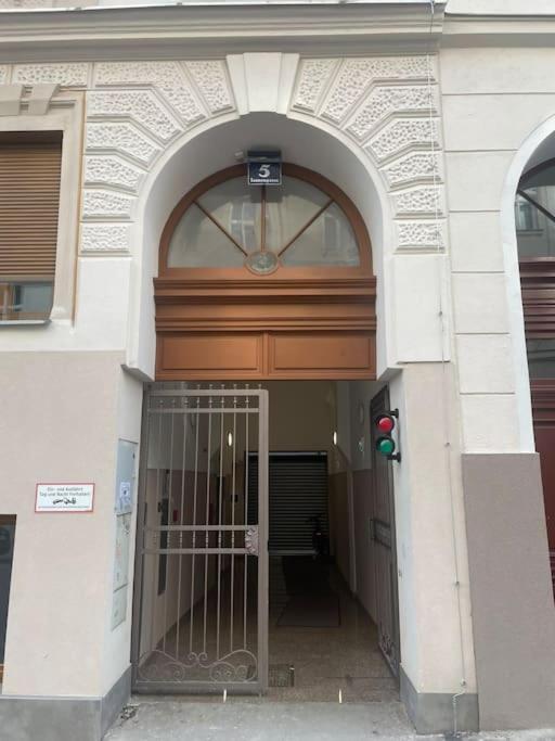 New Central Apartments Westbahnhof Βιέννη Εξωτερικό φωτογραφία